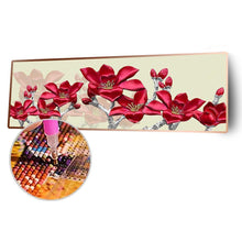 Lade das Bild in den Galerie-Viewer, Rote Blume Nähte Landschaft - voller Runder Diamant - 80x30cm