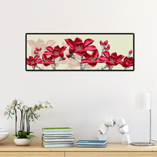 Lade das Bild in den Galerie-Viewer, Rote Blume Nähte Landschaft - voller Runder Diamant - 80x30cm