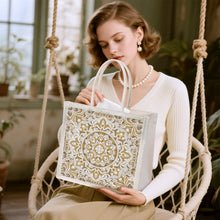 Lade das Bild in den Galerie-Viewer, Goldenes Mandala - Diamant-Umhängetasche mit Kette
