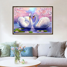Lade das Bild in den Galerie-Viewer, Zwei weiße Schwäne - Voll DP 40x30cm
