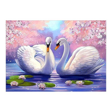 Lade das Bild in den Galerie-Viewer, Zwei weiße Schwäne - Voll DP 40x30cm
