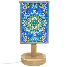 Lade das Bild in den Galerie-Viewer, Diamond Painting Leuchtende Schreibtischlampe
