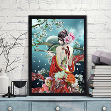 Lade das Bild in den Galerie-Viewer, Geisha - runder runder Diamant - 30x40cm

