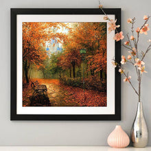 Lade das Bild in den Galerie-Viewer, Herbst Ahorn Landschaft - voller Runder Diamant - 30x30cm
