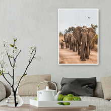 Lade das Bild in den Galerie-Viewer, Elefant auf der Straße - voller runder Diamant - 30x40cm
