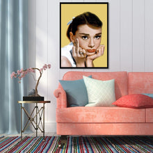 Lade das Bild in den Galerie-Viewer, Hepburn - voller runder Diamant - 30x40cm
